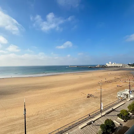 Apartment Confortable Avec Balcon Face A La Aux Sables-d'olonne - Fr-1-197-611
